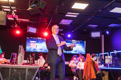 Peter Horrocks with students in the Esports Arena - for website